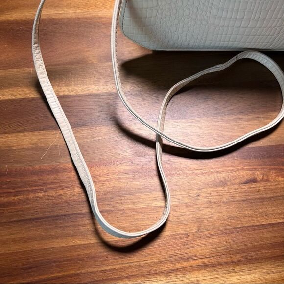 Vintage Frenchie of California clutch 🖤 crossbody strap 🖤 cream with gold - Picture 8 of 8